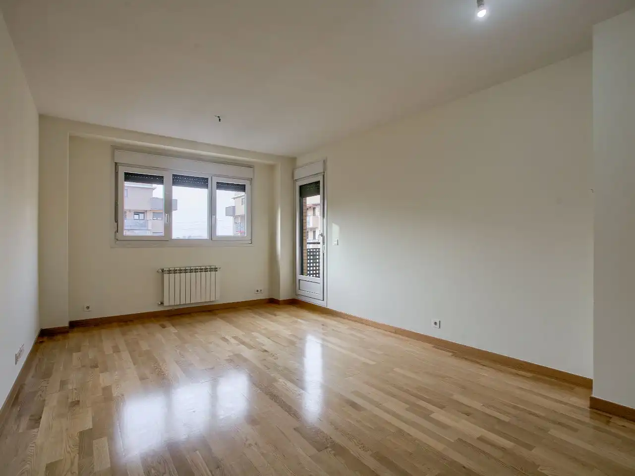 Piso de alquiler en Avenida de la Democracia, 9, Urbanizaciones Sala de estar de Piso de alquiler en Rivas-Vaciamadrid con Aire acondicionado, Calefacción y Parquet