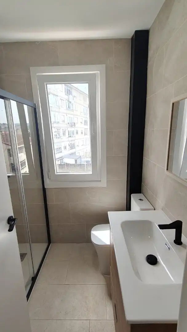 Wohnung zum Verkauf in Rúa Nosa Señora Do Viso, 13, Posío Badezimmer von Wohnung zum Verkauf in Ourense Capital mit Balkon
