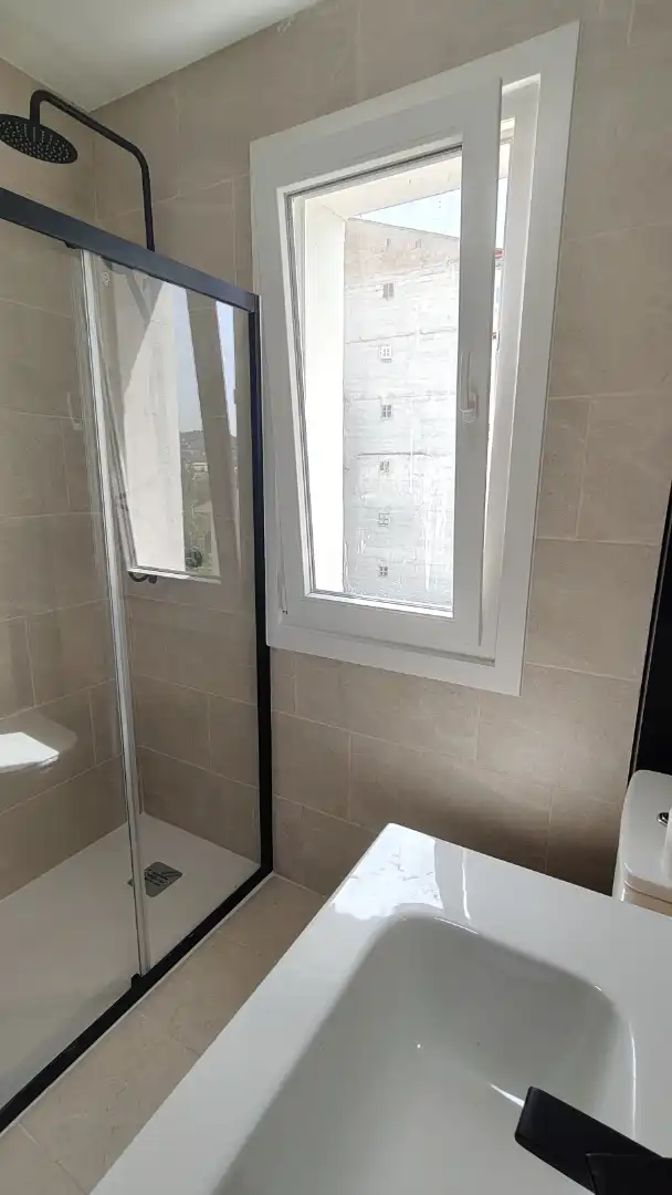 Wohnung zum Verkauf in Rúa Nosa Señora Do Viso, 13, Posío Badezimmer von Wohnung zum Verkauf in Ourense Capital mit Balkon