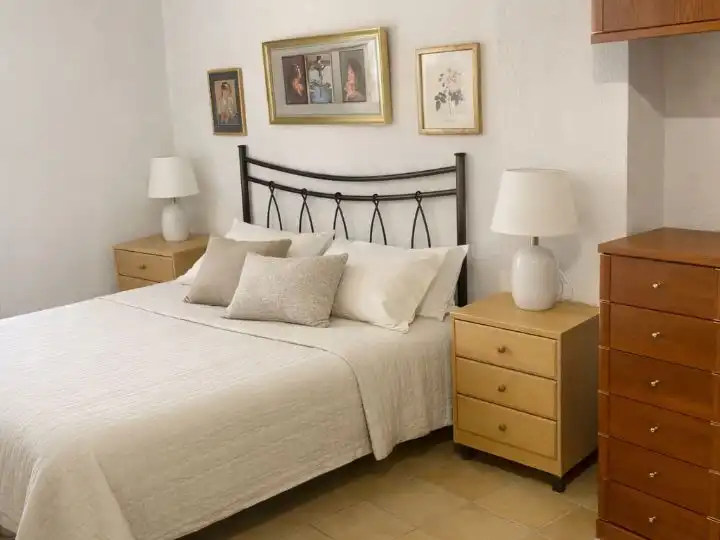 Einfamilien-Reihenhaus zum Verkauf in Carrer del Pont, 6, La Bisbal d'Empordà Schlafzimmer von Einfamilien-Reihenhaus zum Verkauf in La Bisbal d'Empordà mit Klimaanlage, Heizung und Privatgarten