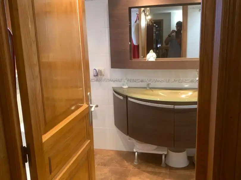 Einfamilien-Reihenhaus zum Verkauf in Carrer del Pont, 6, La Bisbal d'Empordà Badezimmer von Einfamilien-Reihenhaus zum Verkauf in La Bisbal d'Empordà mit Klimaanlage, Heizung und Privatgarten