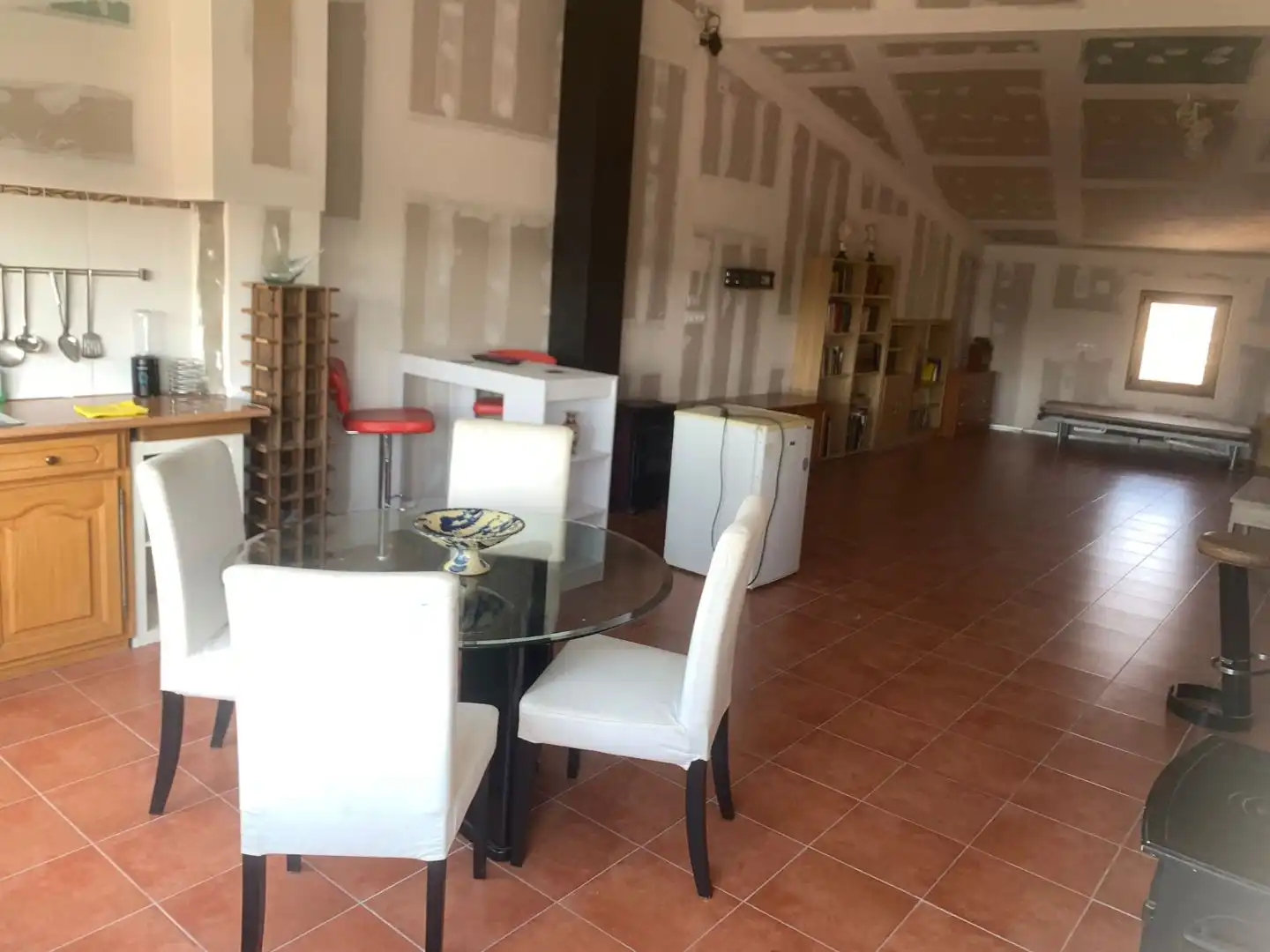 Einfamilien-Reihenhaus zum Verkauf in Carrer del Pont, 6, La Bisbal d'Empordà Esszimmer von Einfamilien-Reihenhaus zum Verkauf in La Bisbal d'Empordà mit Klimaanlage, Heizung und Privatgarten
