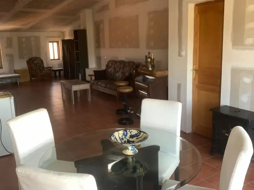 Einfamilien-Reihenhaus zum Verkauf in Carrer del Pont, 6, La Bisbal d'Empordà Esszimmer von Einfamilien-Reihenhaus zum Verkauf in La Bisbal d'Empordà mit Klimaanlage, Heizung und Privatgarten