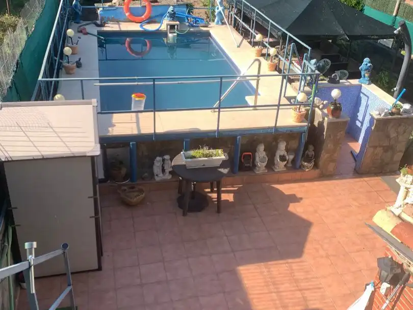 Einfamilien-Reihenhaus zum Verkauf in Carrer del Pont, 6, La Bisbal d'Empordà Schwimmbecken von Einfamilien-Reihenhaus zum Verkauf in La Bisbal d'Empordà mit Klimaanlage, Heizung und Privatgarten