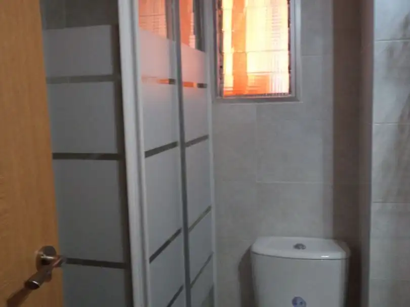 Baño de Piso para compartir en Córdoba con Aire acondicionado y Amueblado