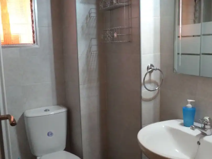 Baño de Piso para compartir en Córdoba con Aire acondicionado y Amueblado