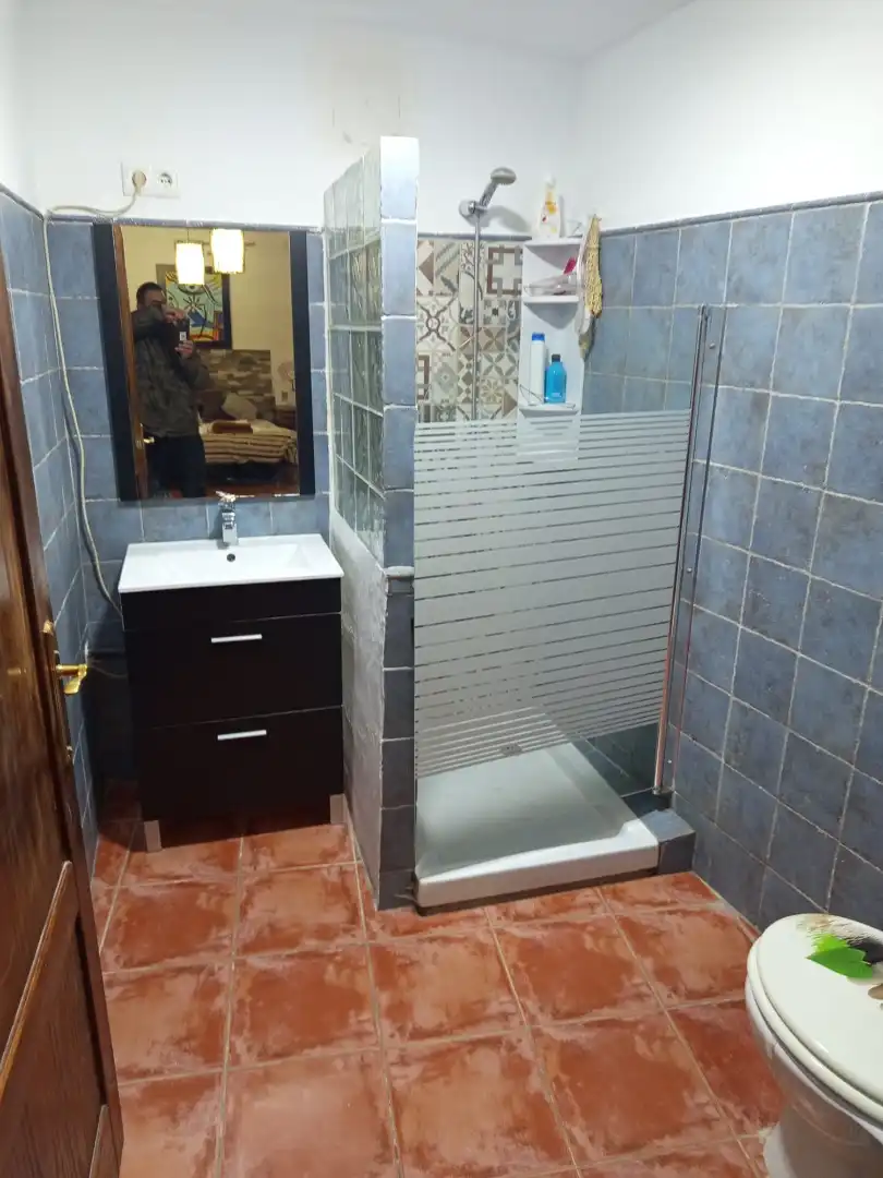 Country house zur Miete in Barrio Salazar de Río de Baza, 28, Baza Badezimmer von Country house zur Miete in Baza mit Möbliert, Waschmaschine und Mikrowelle