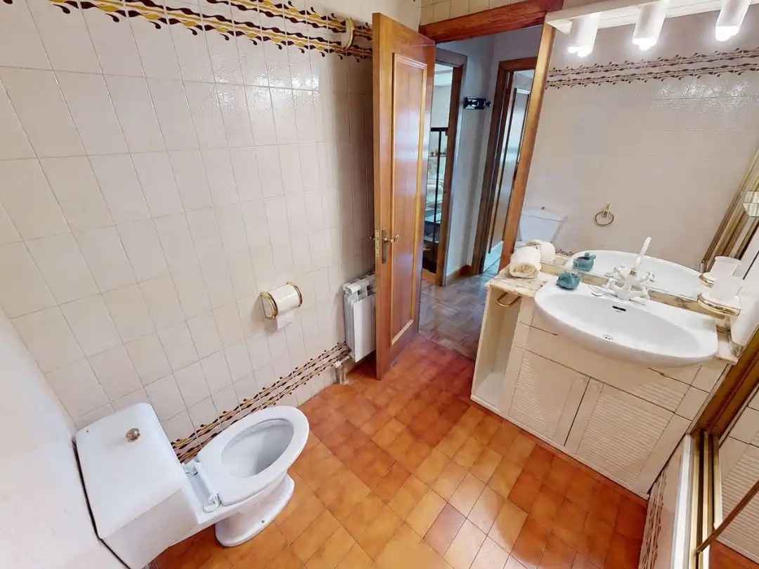 Pis en venda a Calle Cardenal Benlloch, 3, Villa Pilar Bany de Pis en venda en Burgos amb Calefacció, Parquet i Moblat