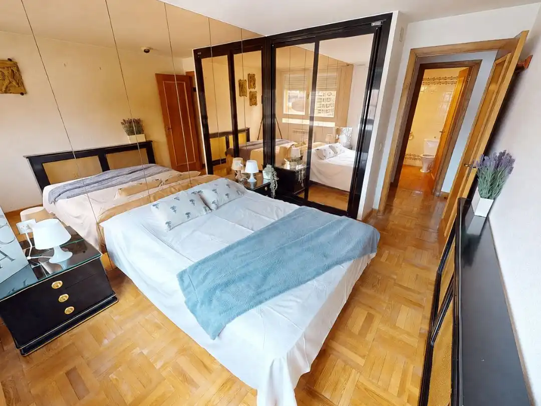 Pis en venda a Calle Cardenal Benlloch, 3, Villa Pilar Dormitori de Pis en venda en Burgos amb Calefacció, Parquet i Moblat