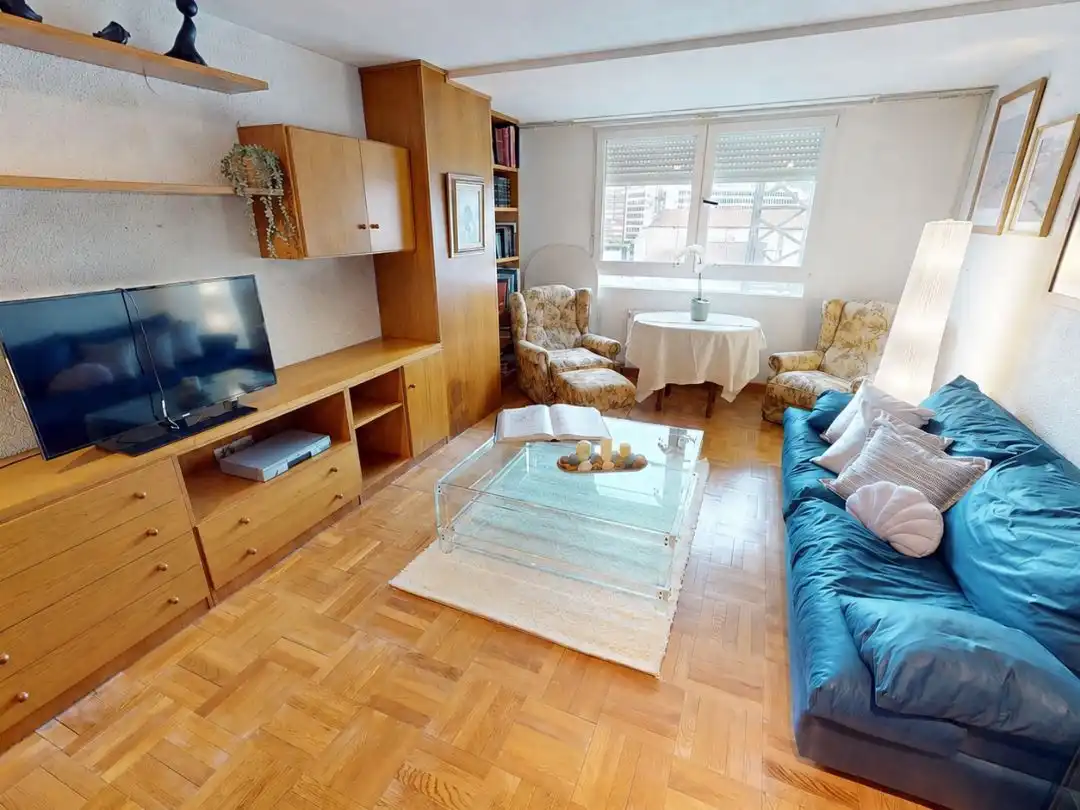 Pis en venda a Calle Cardenal Benlloch, 3, Villa Pilar Sala d'estar de Pis en venda en Burgos amb Calefacció, Parquet i Moblat
