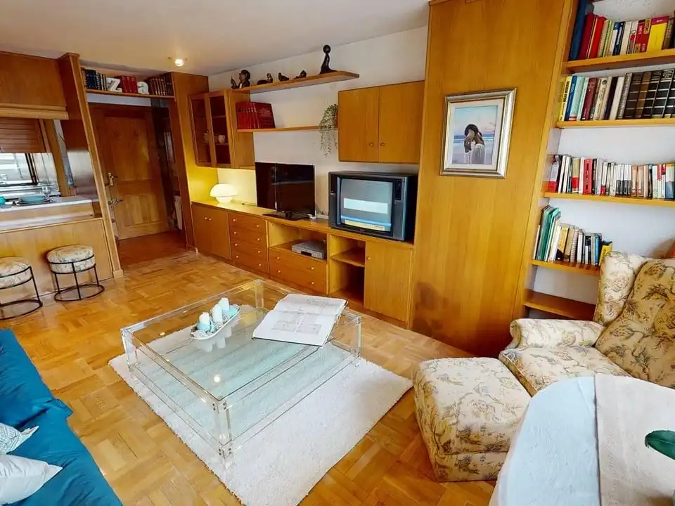 Pis en venda a Calle Cardenal Benlloch, 3, Villa Pilar Sala d'estar de Pis en venda en Burgos amb Calefacció, Parquet i Moblat