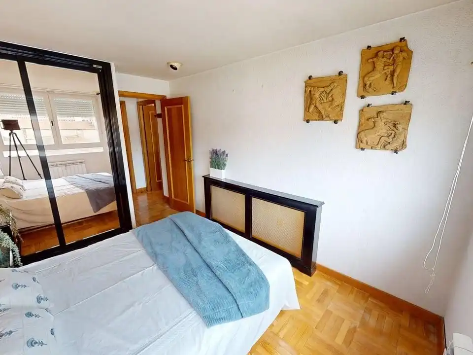 Pis en venda a Calle Cardenal Benlloch, 3, Villa Pilar Dormitori de Pis en venda en Burgos amb Calefacció, Parquet i Moblat