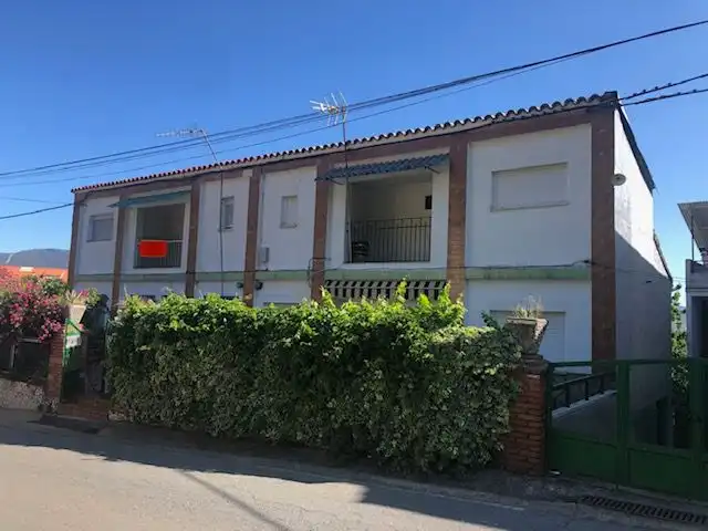 Casa adosada en venta en Avenida Puerto, 55, Casar de Palomero Vista exterior de Casa adosada en venta en Casar de Palomero con Terraza, Amueblado y Balcón
