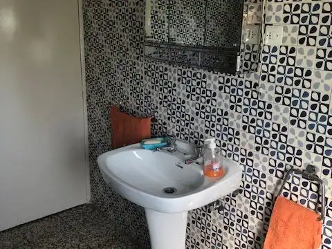 Bany de Casa adosada en venda en Casar de Palomero amb Terrassa, Moblat i Balcó