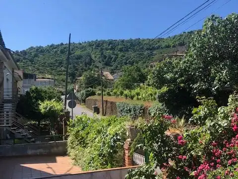 Vista exterior de Casa adosada en venda en Casar de Palomero amb Terrassa, Moblat i Balcó