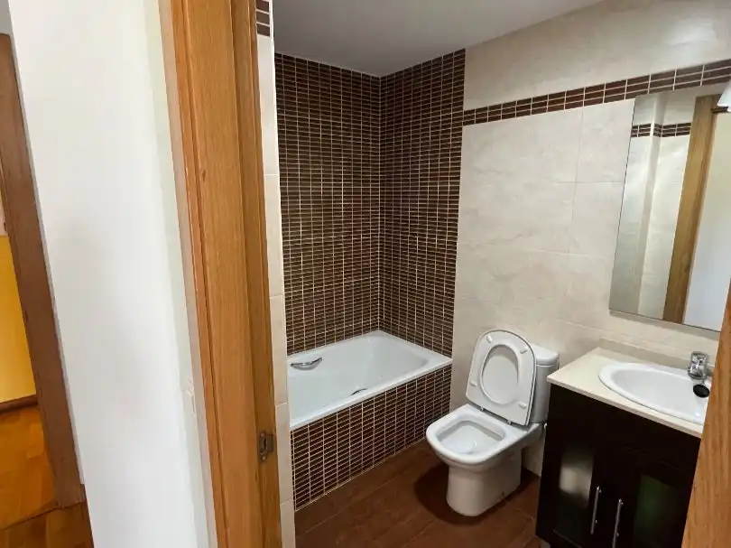 Baño de Apartamento en venta en Foz con Terraza y Balcón