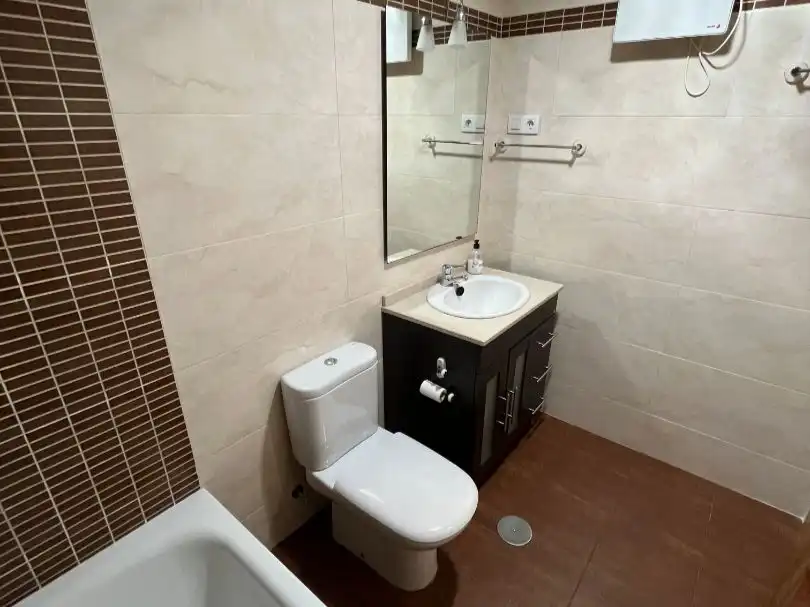 Baño de Apartamento en venta en Foz con Terraza y Balcón