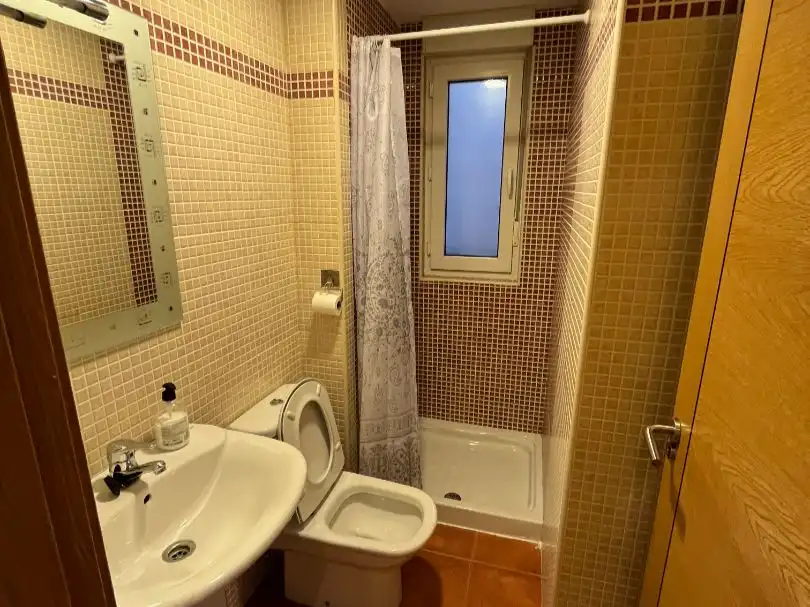 Baño de Apartamento en venta en Foz con Terraza y Balcón
