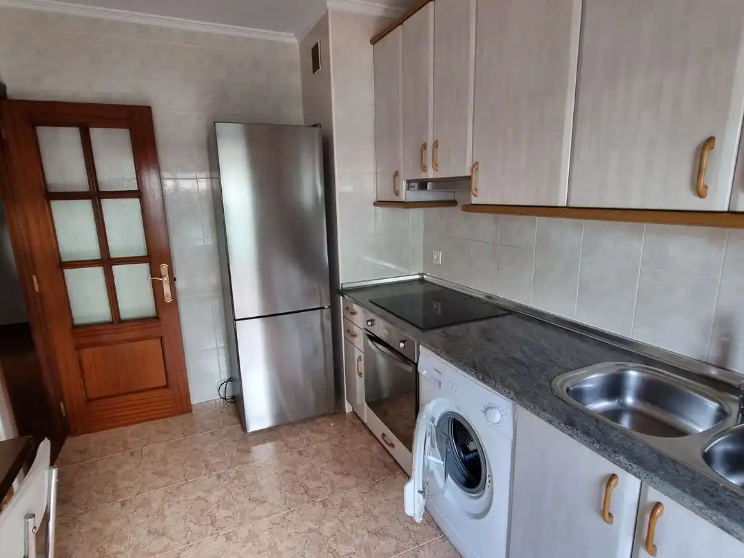 Wohnung zur Miete in Iturrilun Plaza, Zarautz Küche von Wohnung zur Miete in Zarautz mit Heizung, Abstellraum und Möbliert