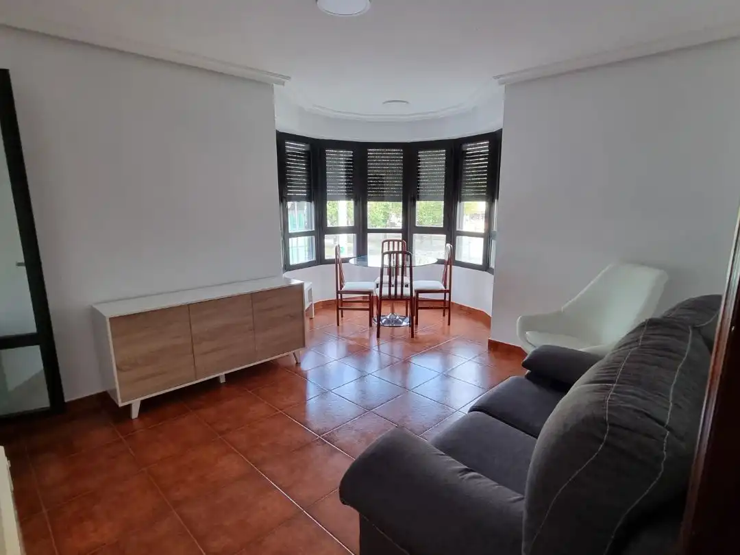 Wohnung zur Miete in Iturrilun Plaza, 7-1, Zarautz Wohnzimmer von Wohnung zur Miete in Zarautz mit Balkon