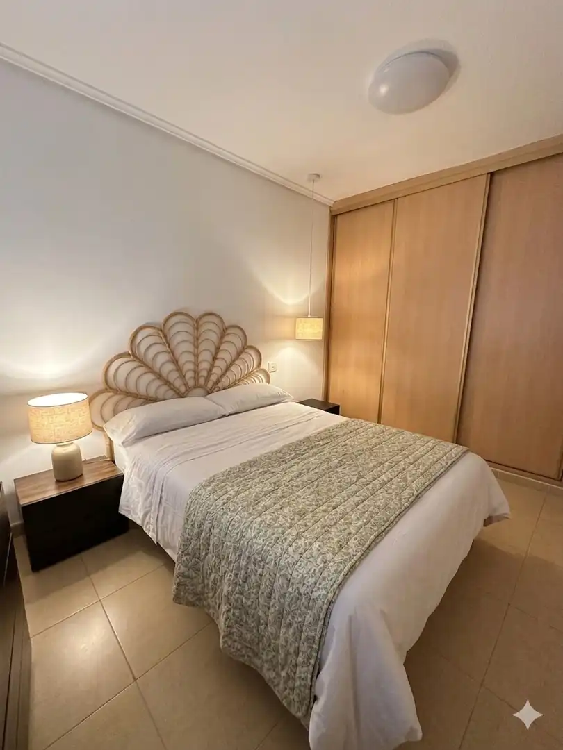 Piso en venta en Carrer Bernardina Torres, 30, Silla Habitación de Piso en venta en Silla con Aire acondicionado y Amueblado