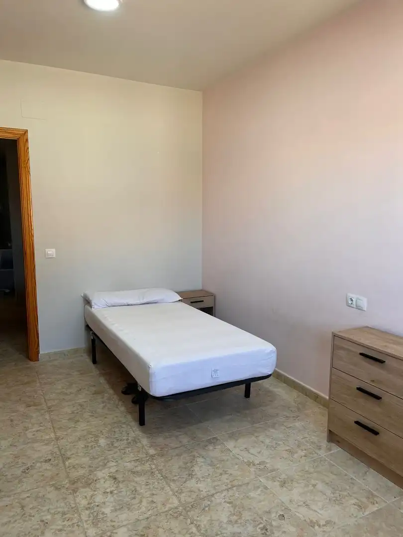 Room in Calle Villarrobledo, 14, Socuéllamos