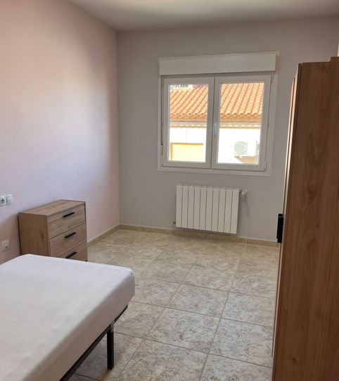 Room in Calle Villarrobledo, 14, Socuéllamos, Ciudad Real - image 2 Photo 2 of Room in Calle Villarrobledo, 14, Socuéllamos, Ciudad Real