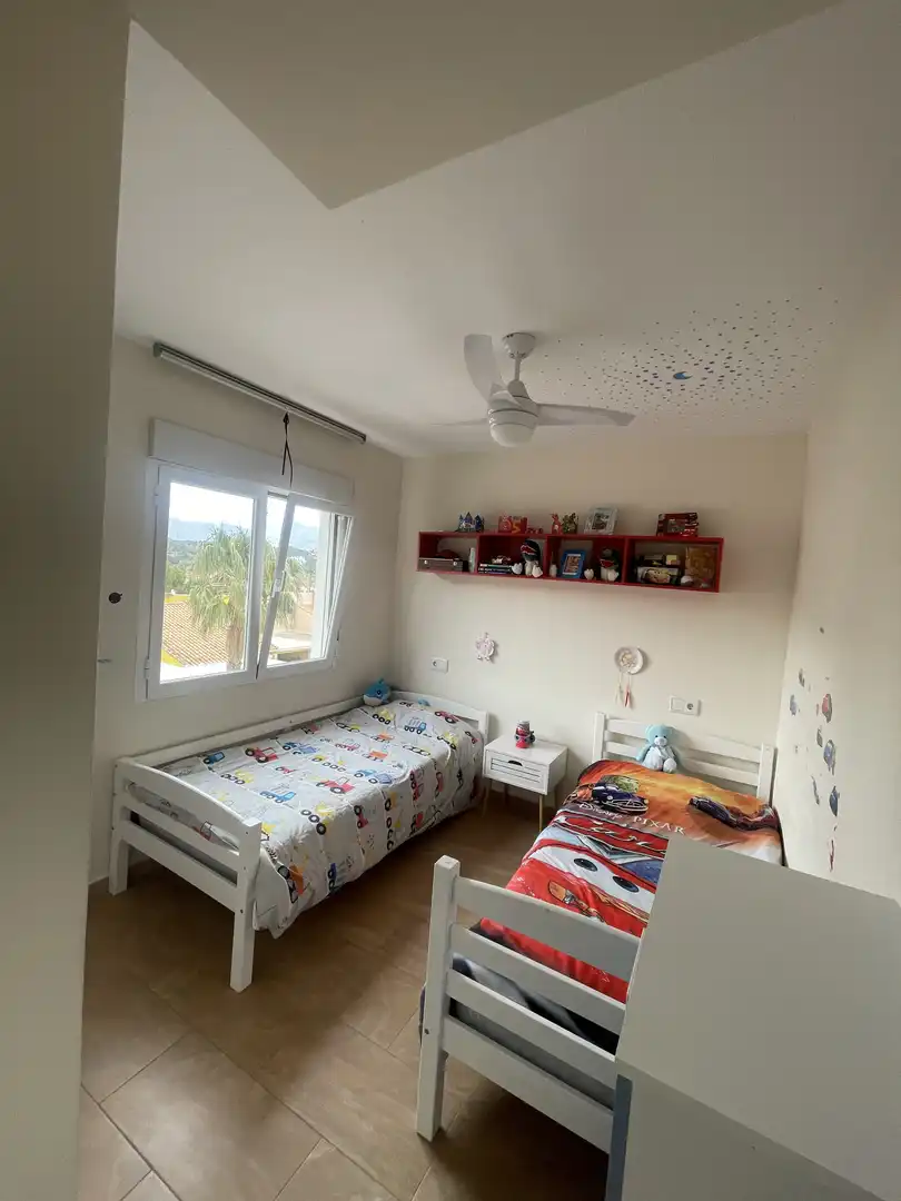Casa o chalet en venta en Carrer Serra de la Fontfreda, 5, Escandinavia - Cautivador Habitación de Casa o chalet en venta en L'Alfàs del Pi con Aire acondicionado, Terraza y Piscina
