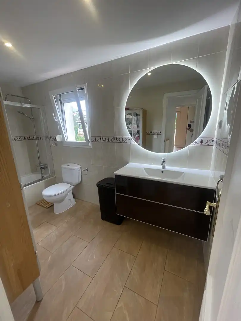 Casa o chalet en venta en Carrer Serra de la Fontfreda, 5, Escandinavia - Cautivador Baño de Casa o chalet en venta en L'Alfàs del Pi con Aire acondicionado, Terraza y Piscina