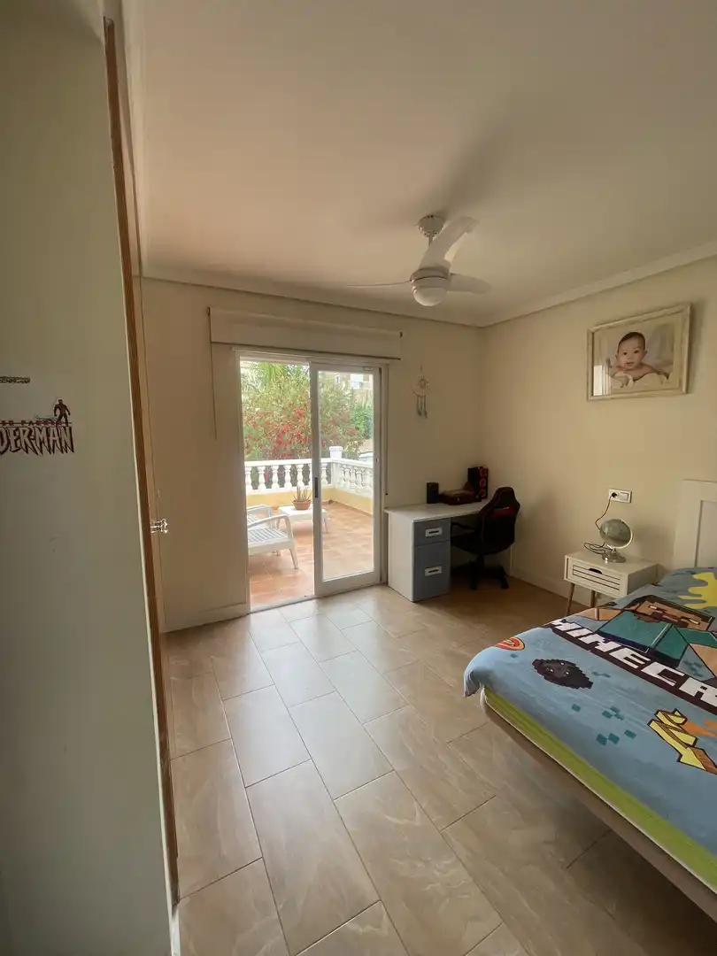 Casa o chalet en venta en Carrer Serra de la Fontfreda, 5, Escandinavia - Cautivador Habitación de Casa o chalet en venta en L'Alfàs del Pi con Aire acondicionado, Terraza y Piscina