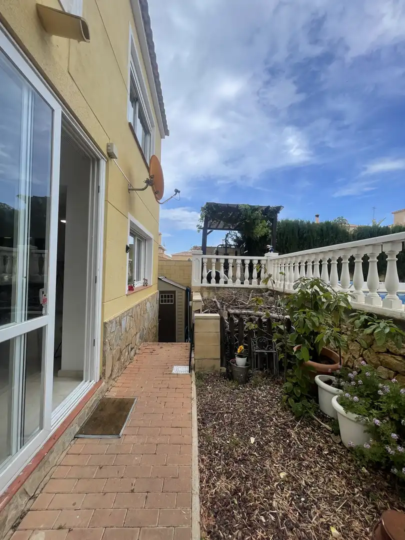 Casa o chalet en venta en Carrer Serra de la Fontfreda, 5, Escandinavia - Cautivador Jardín de Casa o chalet en venta en L'Alfàs del Pi con Aire acondicionado, Terraza y Piscina
