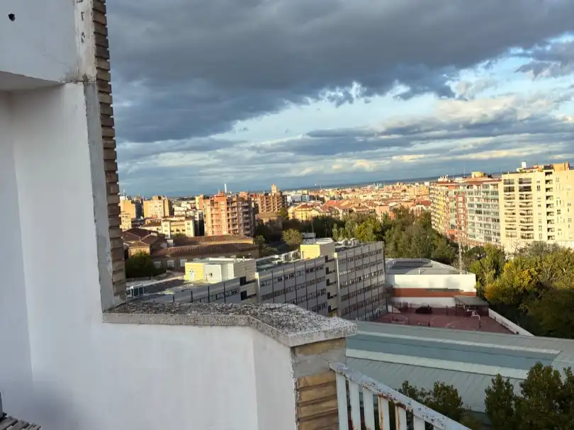 Vista exterior de Ático en venta en Zaragoza