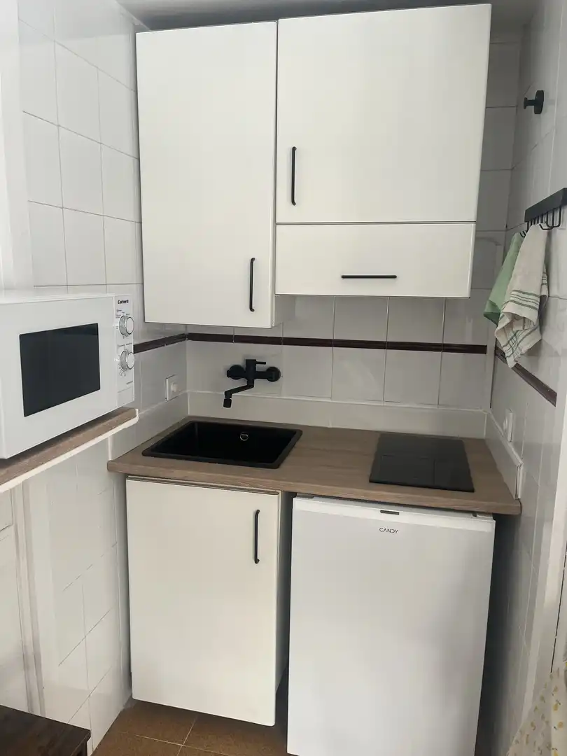 Cocina de Estudio de alquiler en Sevilla con Aire acondicionado, Calefacción y Amueblado