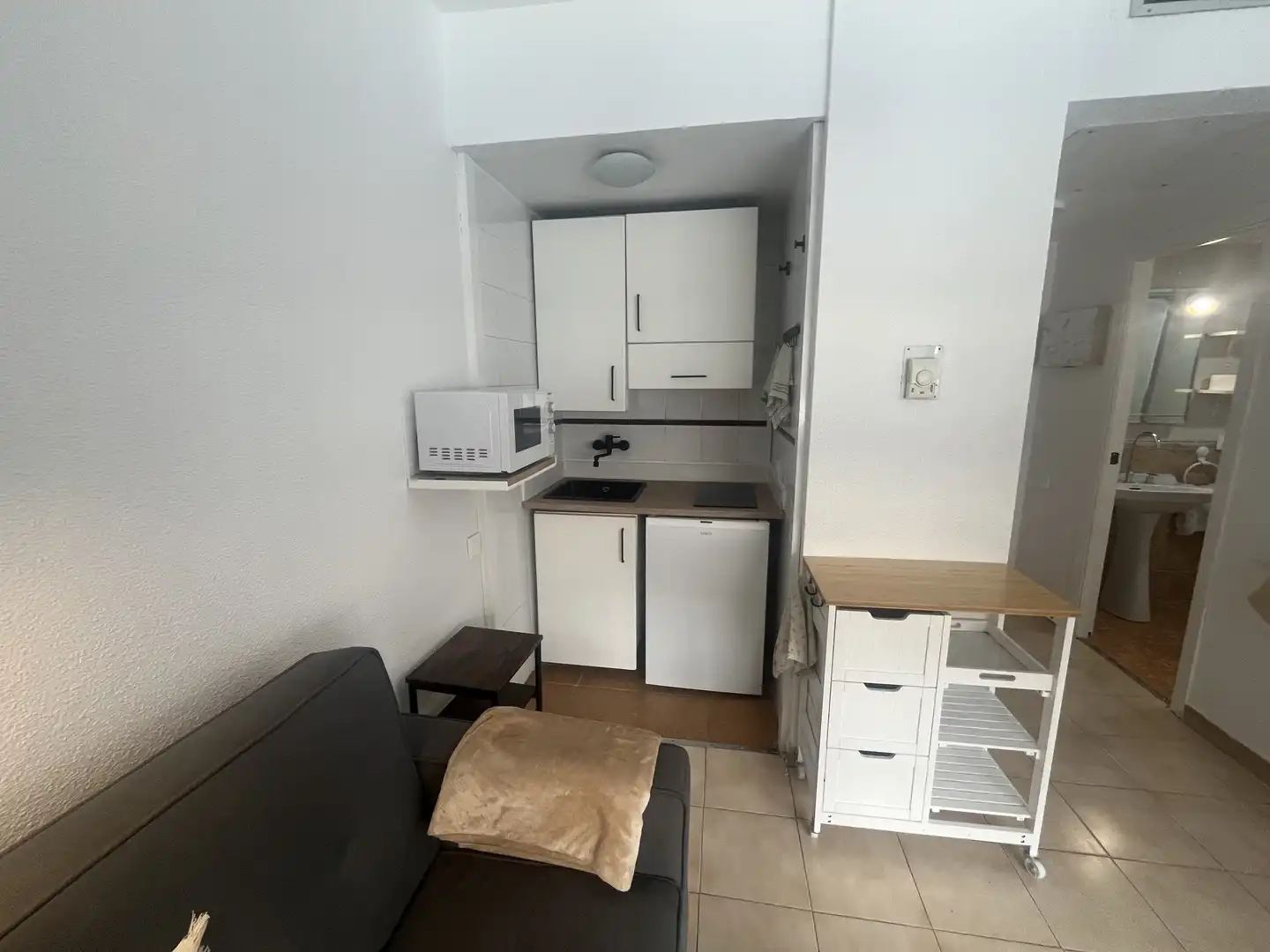Cocina de Estudio de alquiler en Sevilla con Aire acondicionado, Calefacción y Amueblado