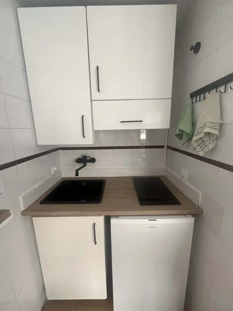 Cocina de Estudio de alquiler en Sevilla con Aire acondicionado, Calefacción y Amueblado