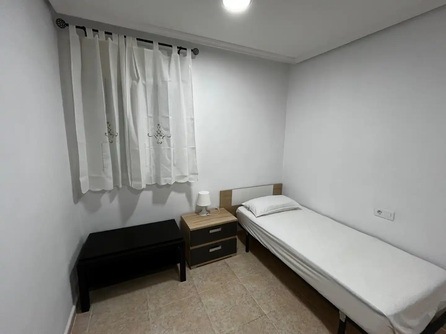 Habitación de Piso de alquiler en Coria con Aire acondicionado, Calefacción y Amueblado