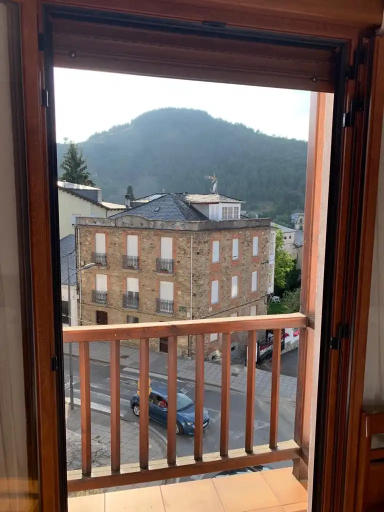 Terrassa de Pis de lloguer en Villafranca del Bierzo amb Calefacció, Parquet i Moblat