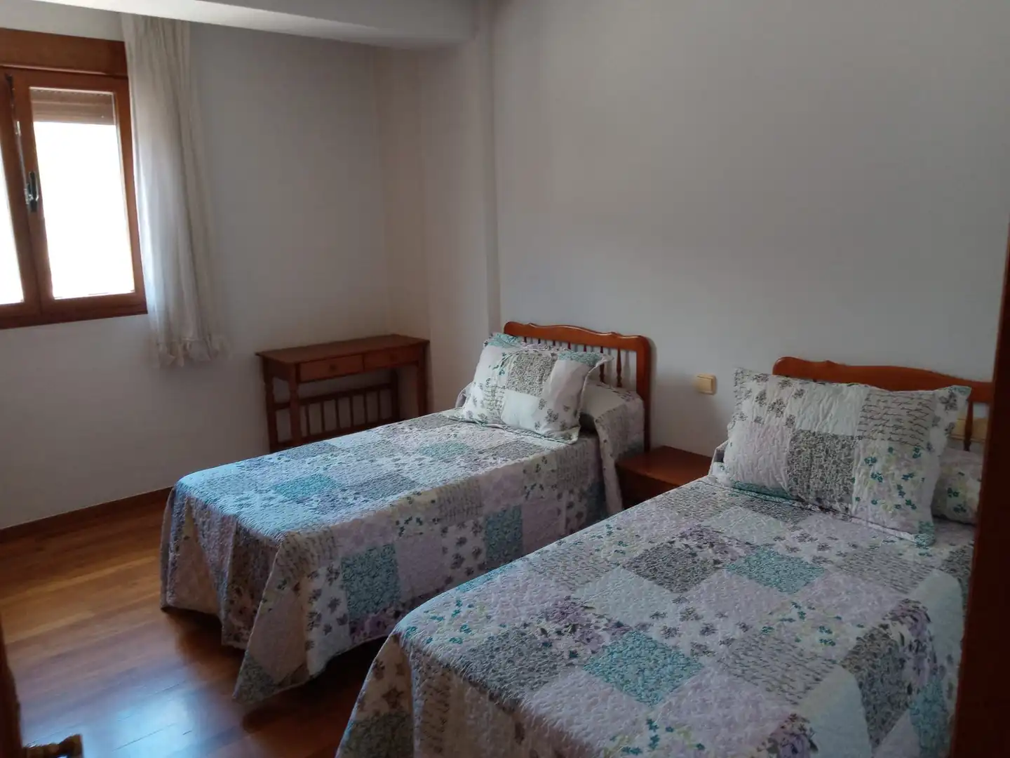 Dormitori de Pis de lloguer en Villafranca del Bierzo amb Calefacció, Parquet i Moblat