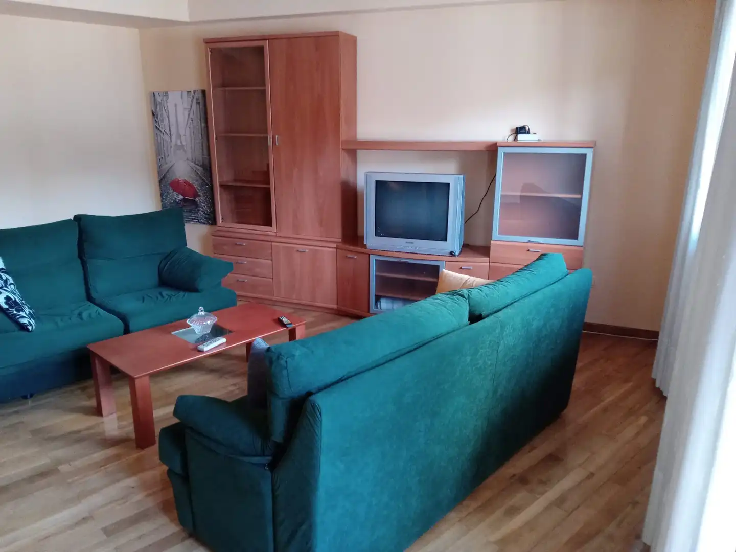 Sala d'estar de Pis de lloguer en Villafranca del Bierzo amb Calefacció, Parquet i Moblat