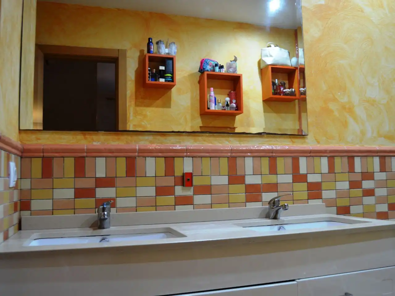 Badezimmer von Dachboden zum Verkauf in Mairena del Aljarafe mit Klimaanlage, Parkett und Terrasse