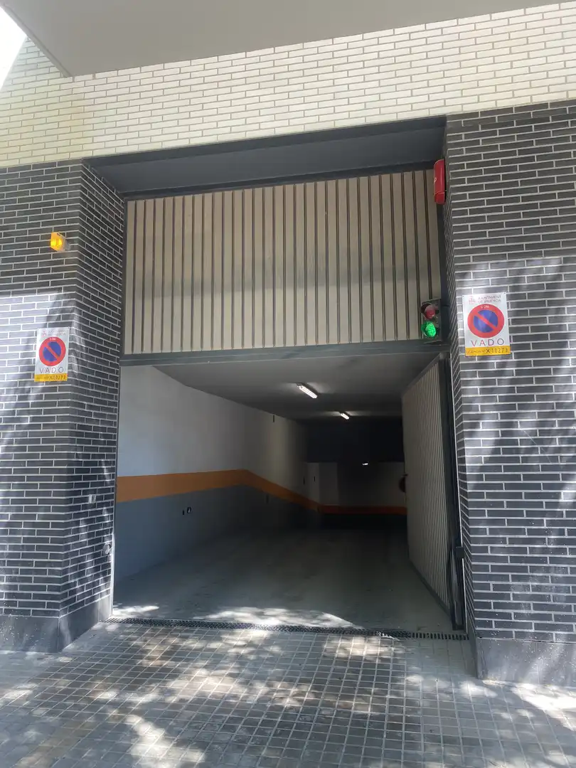Garage zur Miete in Avinguda de les Tres Creus, 100, Sant Isidre Parkplatz von Garage zur Miete in Valencia