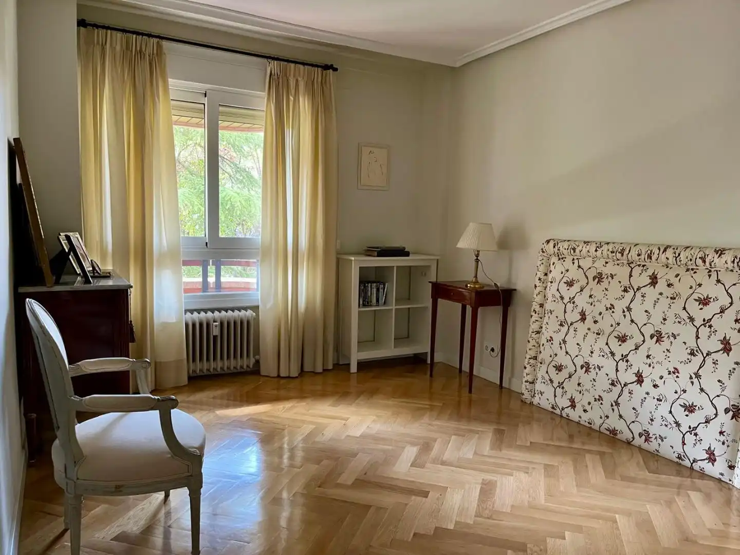 Piso en venta en Nueva España Sala de estar de Piso en venta en Madrid con Aire acondicionado, Calefacción y Parquet