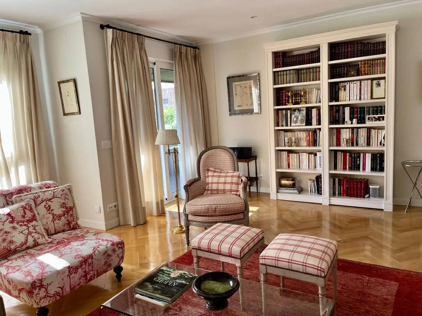 Piso en venta en Nueva España Sala de estar de Piso en venta en Madrid con Aire acondicionado, Calefacción y Parquet