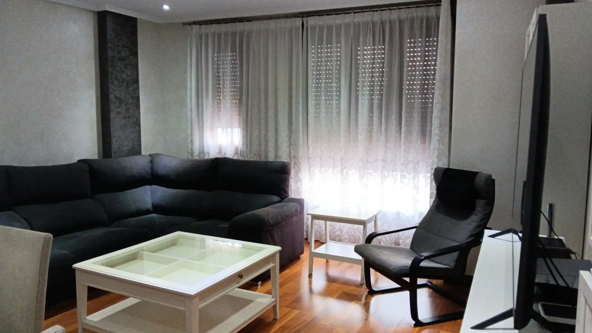 Sala de estar de Piso en venta en La Puebla de Montalbán con Aire acondicionado, Calefacción y Parquet