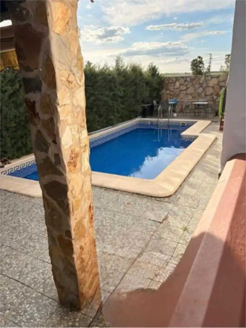 Casa adosada en venda a Olivenza Piscina de Casa adosada en venda en Olivenza amb Calefacció, Terrassa i Traster