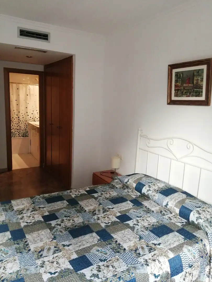 Dormitori de Pis de lloguer en Valencia amb Aire condicionat, Calefacció i Piscina