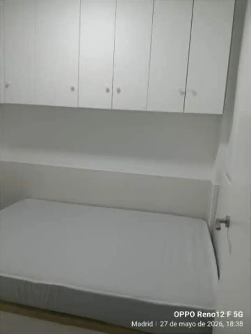 Dormitori de Pis de lloguer en Madrid amb Moblat