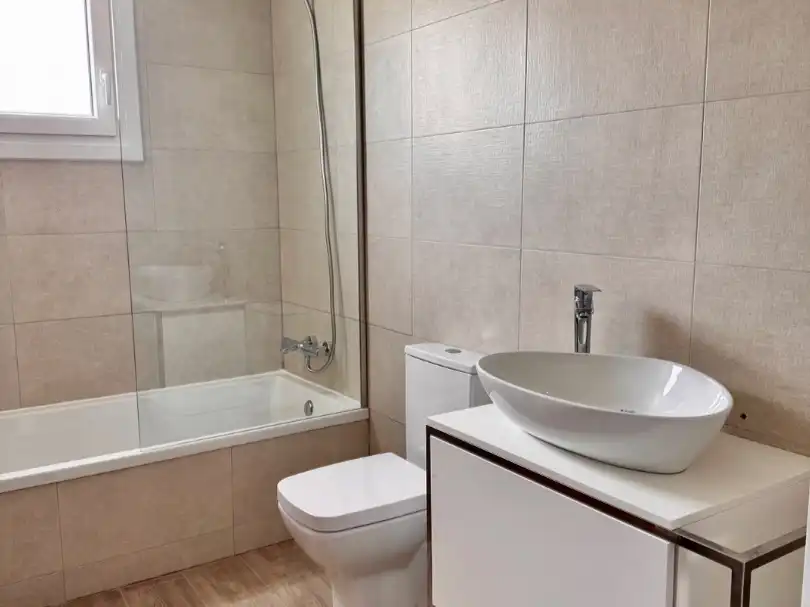 Piso de alquiler en Polígono Snp Remate -las Cañas, Las Cañas Baño de Piso de alquiler en Guadalajara con Aire acondicionado, Calefacción y Terraza