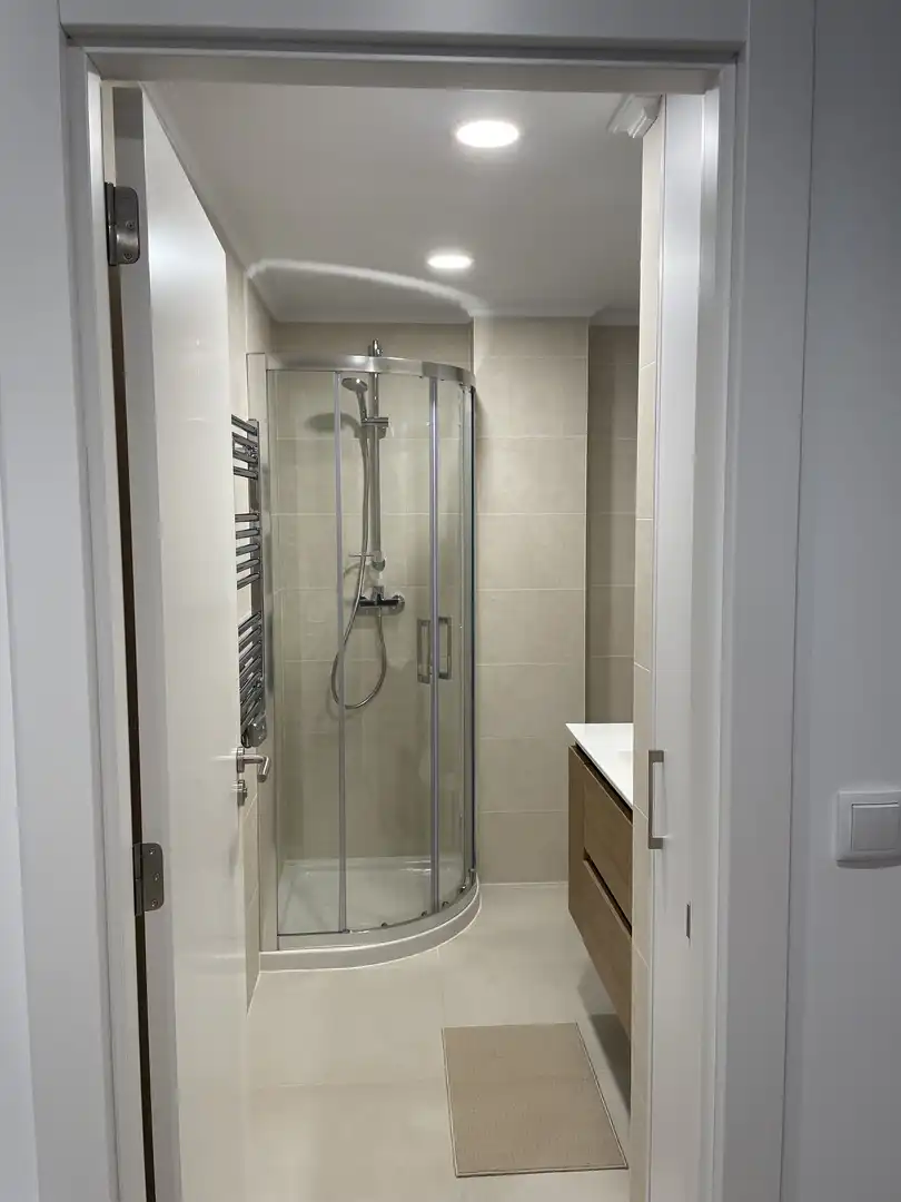 Badezimmer von Wohnung zur Miete in Baiona mit Heizung, Parkett und Abstellraum