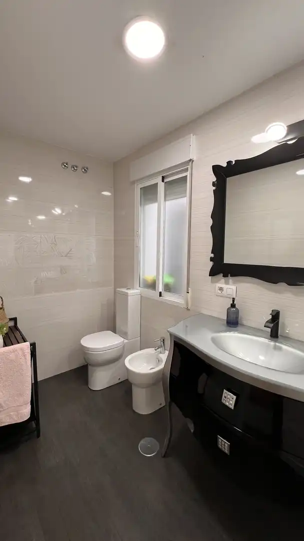 Bathroom of Flat for sale in Las Gabias  with Parquet flooring, Terrace and Storage room